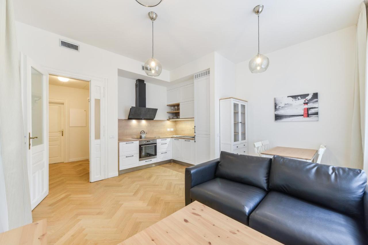Brand New Next To Old Town Square Апартаменти